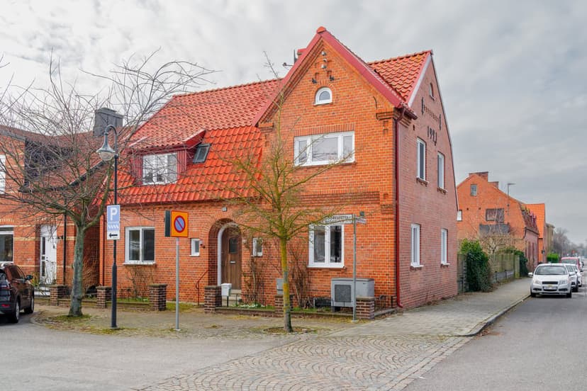 Söderslättsgatan 43, Trelleborg - ¡Encantadora villa con ubicación central y gran potencial!